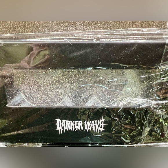 NIB Dolls Kill Darker Wavs 2 Pair Faux White Eyelashes Normal & Dramatic Length - Picture 5 of 8